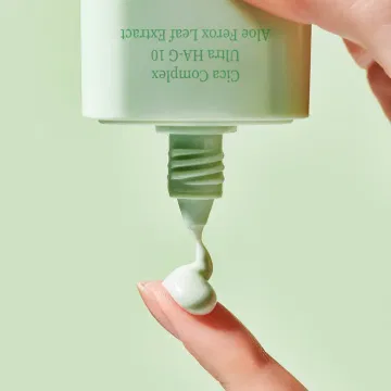 Успокаивающая солнцезащитная сыворотка Tocobo Cica Calming Sun Serum SPF50 50мл