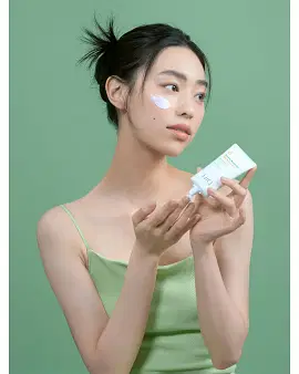 Успокаивающий санскрин для чувствительной кожи с постбиотиками UIQ Biome Remedy Mild Sun Cream SPF50 50 мл Успокаивающий санскрин для чувствительной кожи с постбиотиками UIQ Biome Remedy Mild Sun Cream SPF50 50 мл