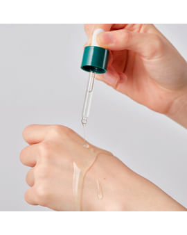 Ампула с экстрактами сосны и центеллы для проблемной кожи Round Lab Pine Calming Cica Ampoule 30мл Ампула с экстрактами сосны и центеллы для проблемной кожи Round Lab Pine Calming Cica Ampoule 30мл