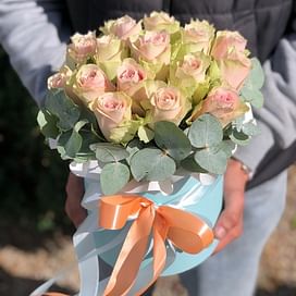 Коробка с цветами " Колорадо" 21 роза