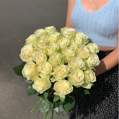 25 роз сорта Мондиаль, 60см