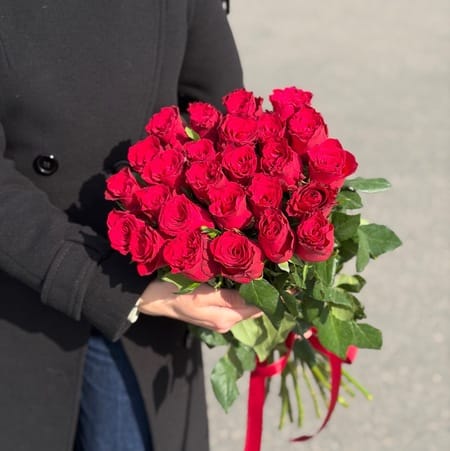 25 красных роз 60см