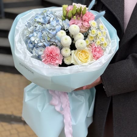 Букет с гортензией