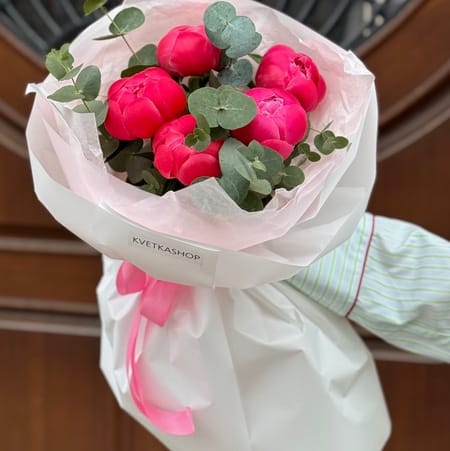 Букет пионов "Мир чудес"