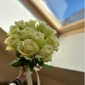 Белые розы 11 роз