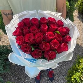 Букет красных роз "Страсть" 60см 25 роз