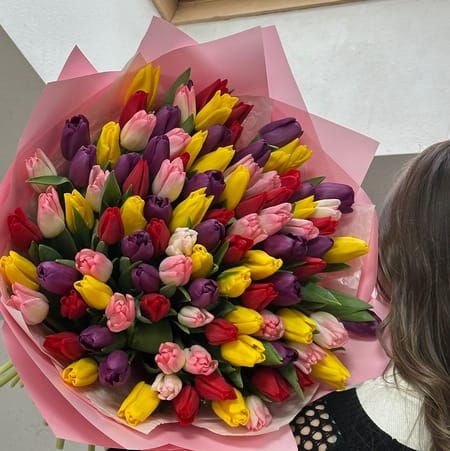 Букет "Армани" 101 тюльпан