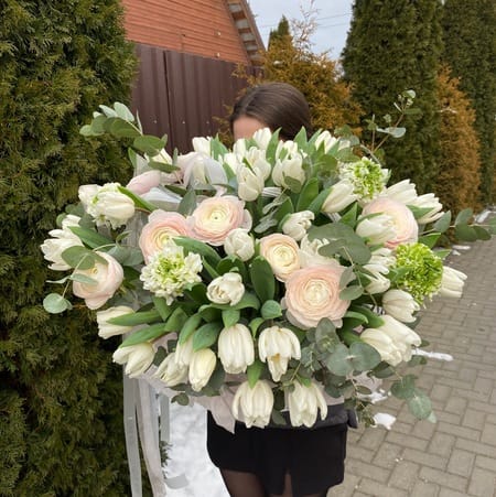 Корзина с цветами "Чистое сердце"