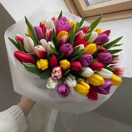 Букет "Водопад любви" 55 тюльпанов