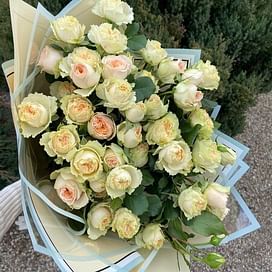 Букет кустовых роз "Ангелина"