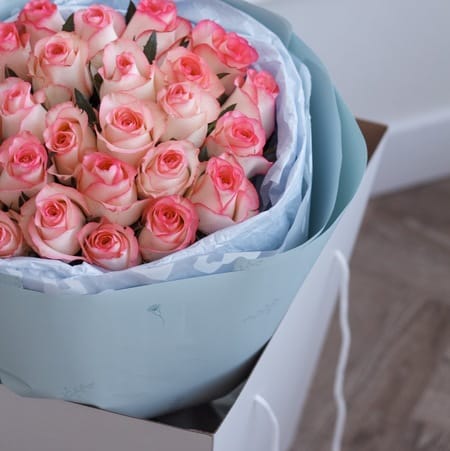 Бокс с розами роз "Фиеста" 25 роз
