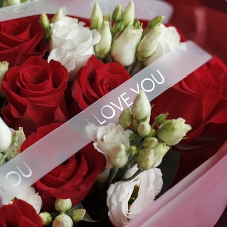 Бокс с цветами "Алый"