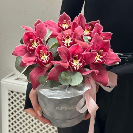 Коробка с орхидеями