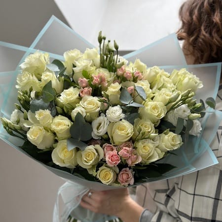 Красивые цветочные подарки на 14 февраля