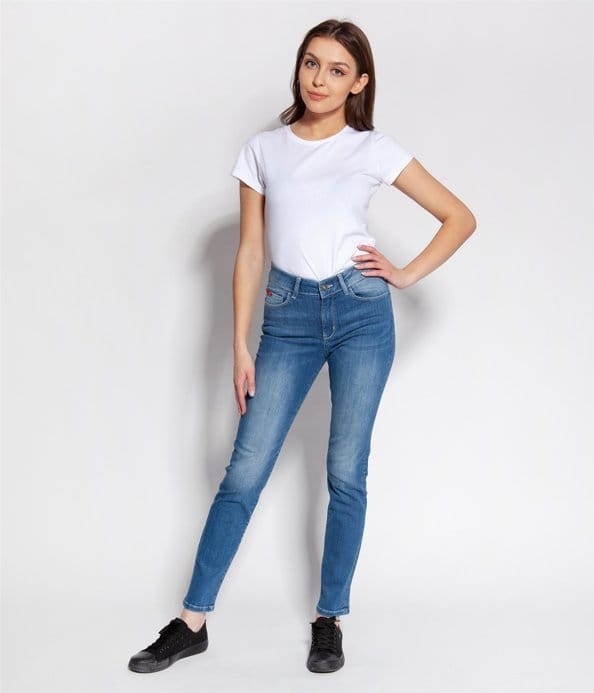 Как подобрать женские джинсы по фигуре?