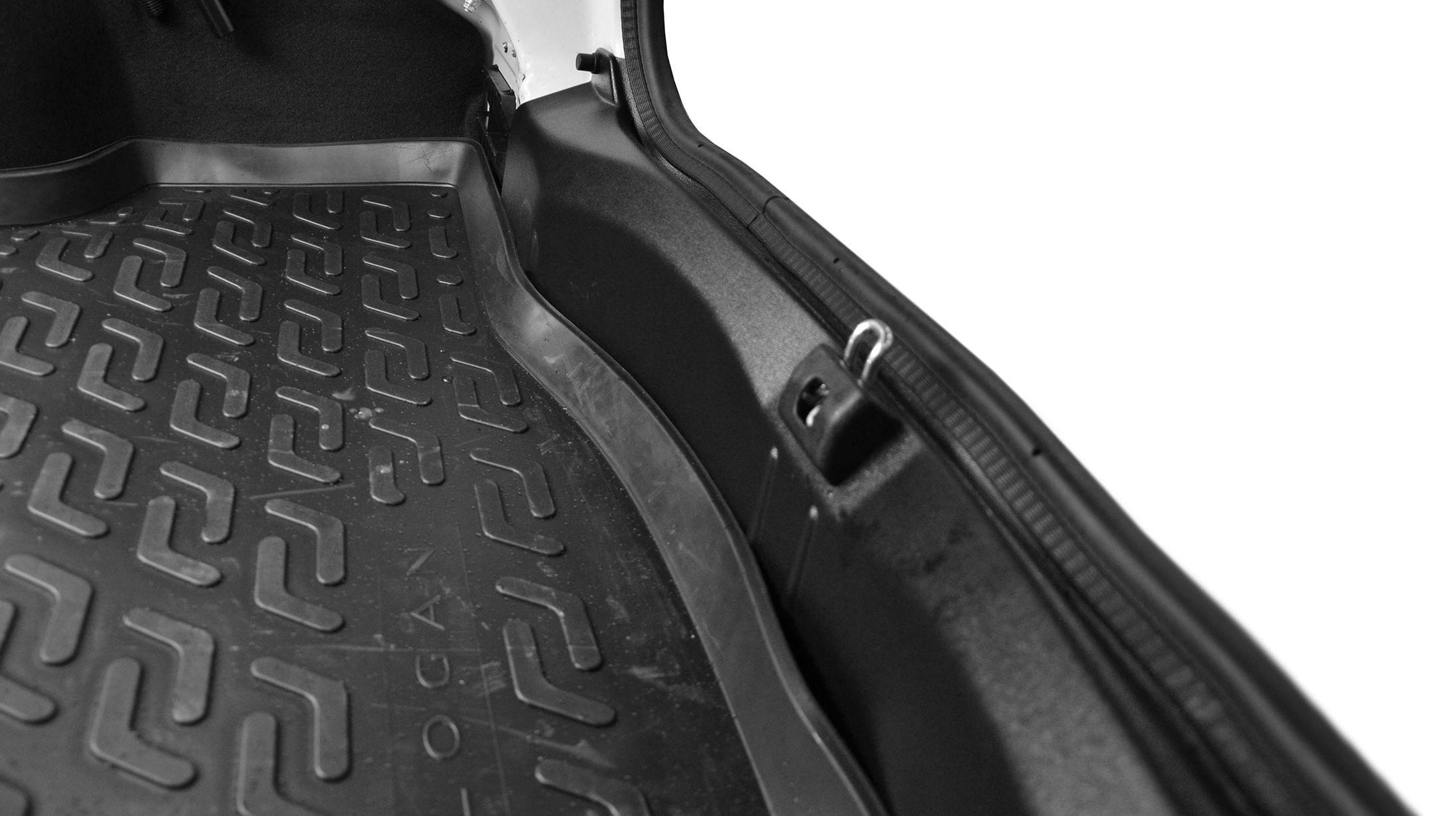 Накладка порога багажника Logan 2 и версии Stepway 2000000009469