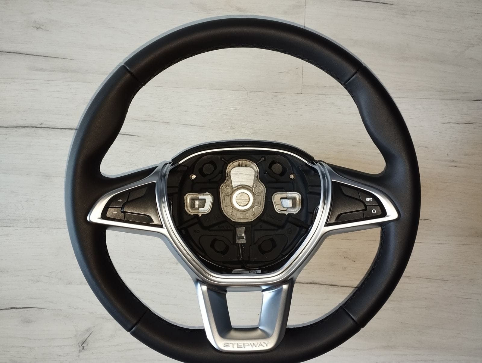 Руль (рулевое колесо) Renault Logan Stepway , Renault Sandero 2, Renault Оригинал