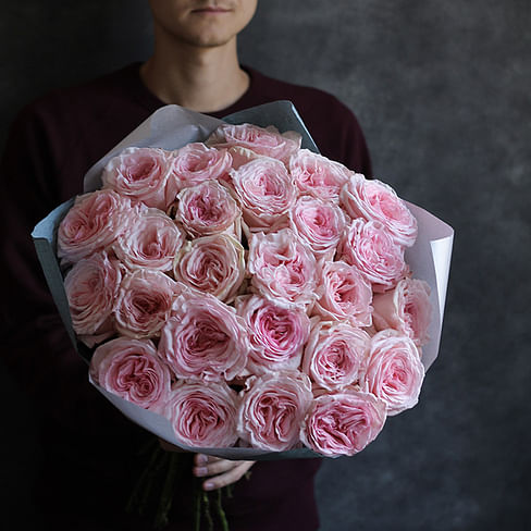 Букет "Пионов не было, но розы пахнут лучше" 25 роз