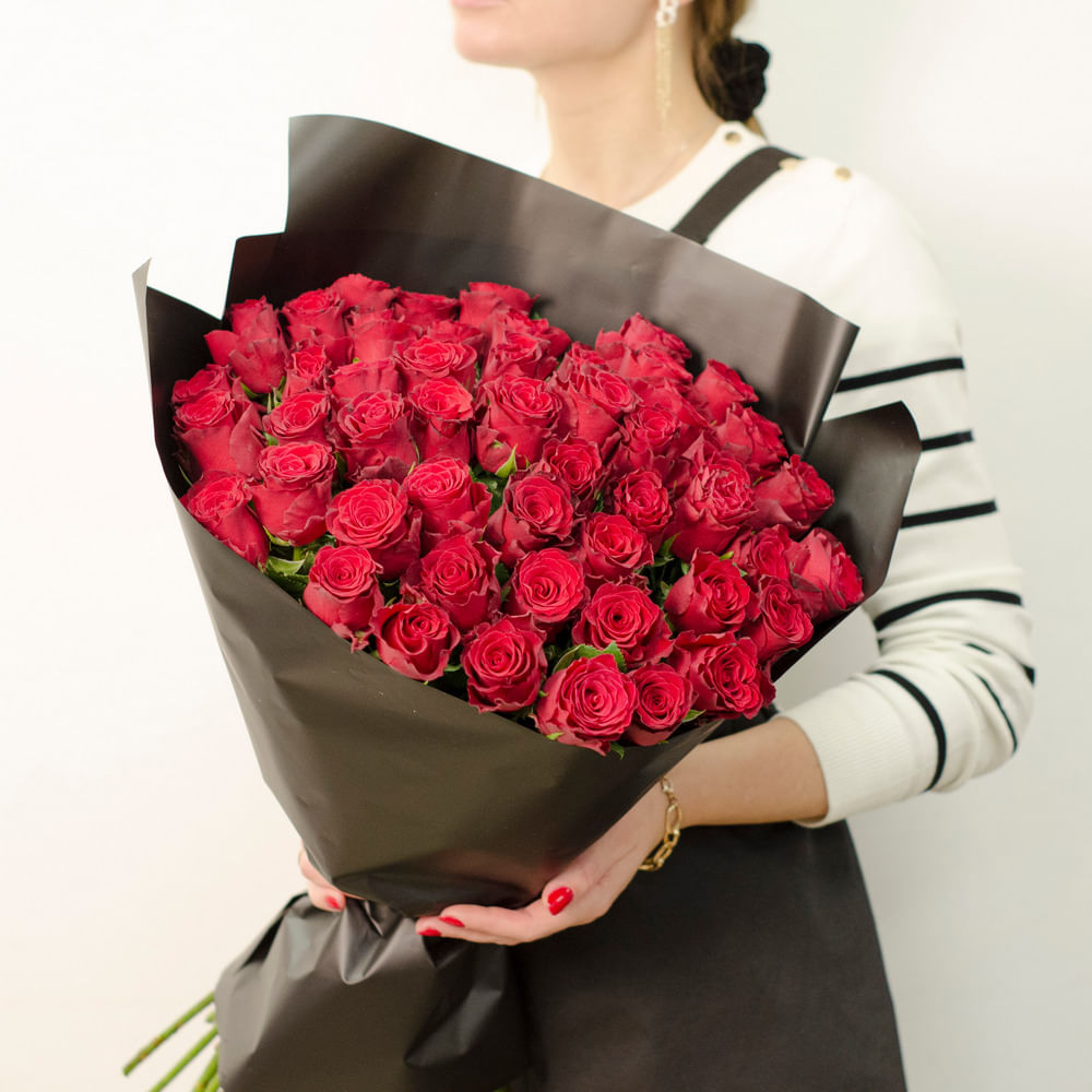 Траурный букет из 50 роз Кенийские розы