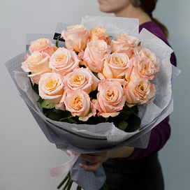 Букет из 15 пионовидных роз "Виола" 15 роз Эквадор