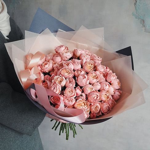 Букет из 25 кустовых пионовидных роз сорта Джульетта Голландия Кустовые розы