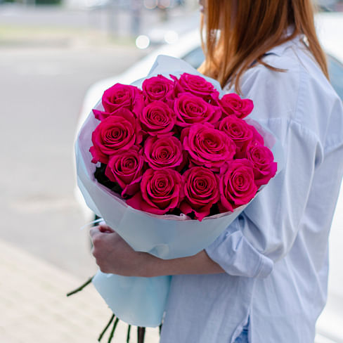 Букет ароматных роз "Объятия сквозь расстояние" 15 роз Эквадорские розы