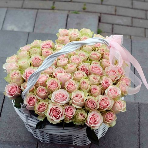 Корзина роз "Сердце" 71 роза Эквадорская роза