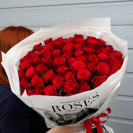 Букет роз "Страстные объятия" 51 роза