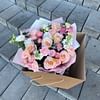Доставка роз в транспортировочной коробке