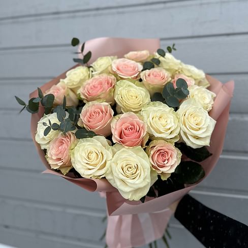 Букет роз "Воздушный поцелуй" 21 роза Эквадорские розы