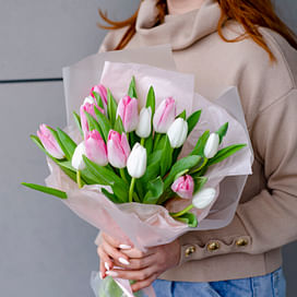 Букет тюльпанов "Розово-белый"