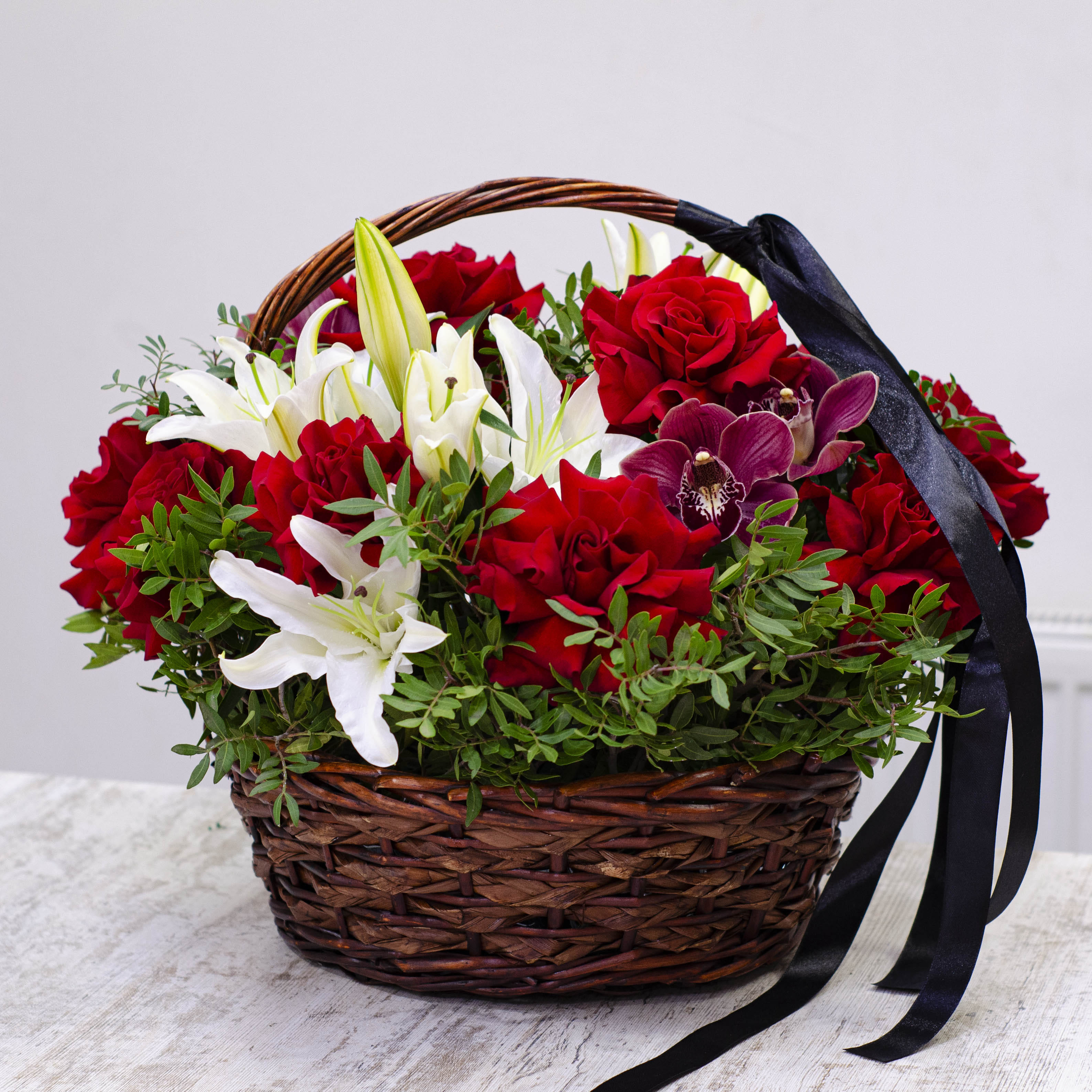 ТРАУРНАЯ КОМПОЗИЦИЯ ИЗ ЖИВЫХ ЦВЕТОВ №4