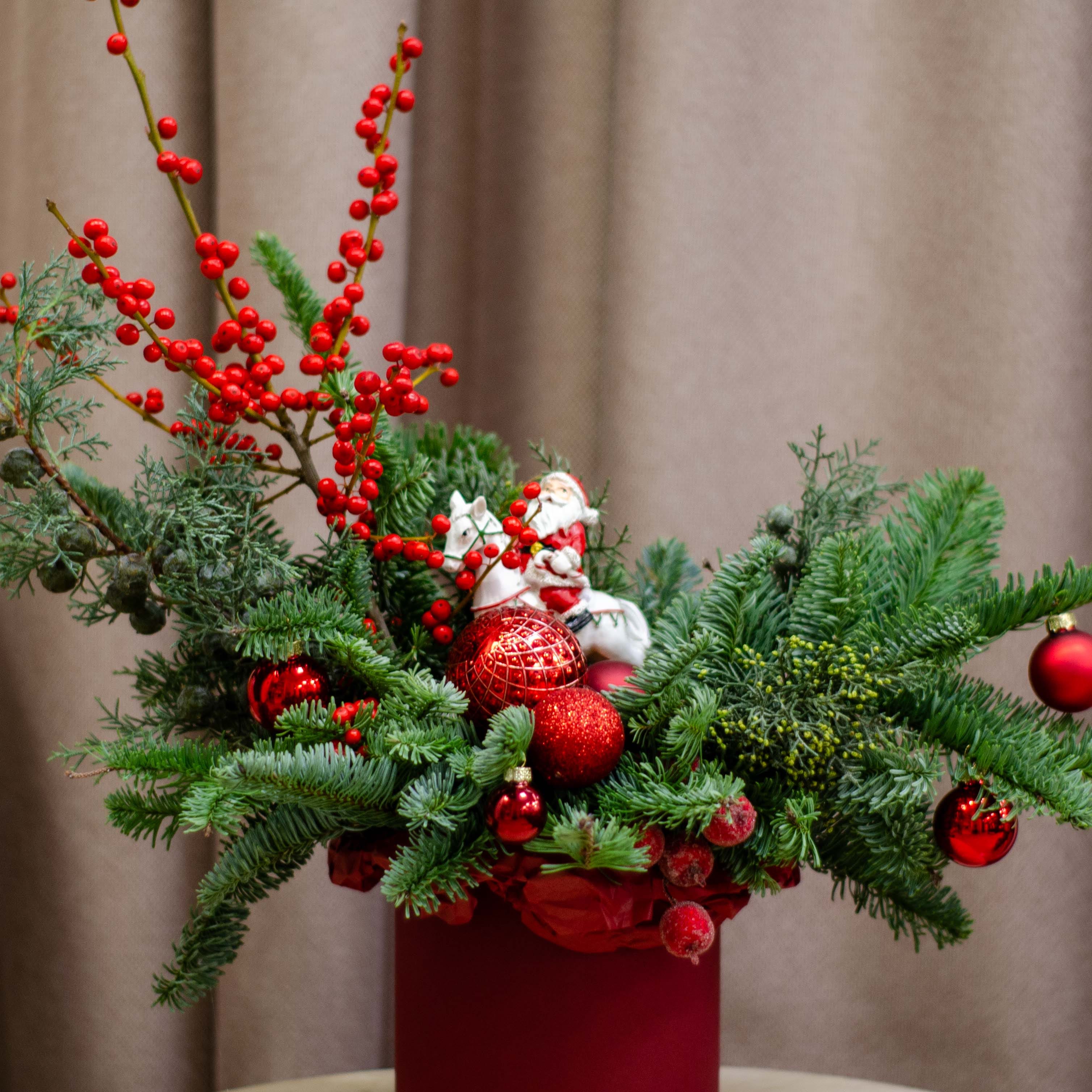 Новогодняя композиция "Дед мороз на коне"