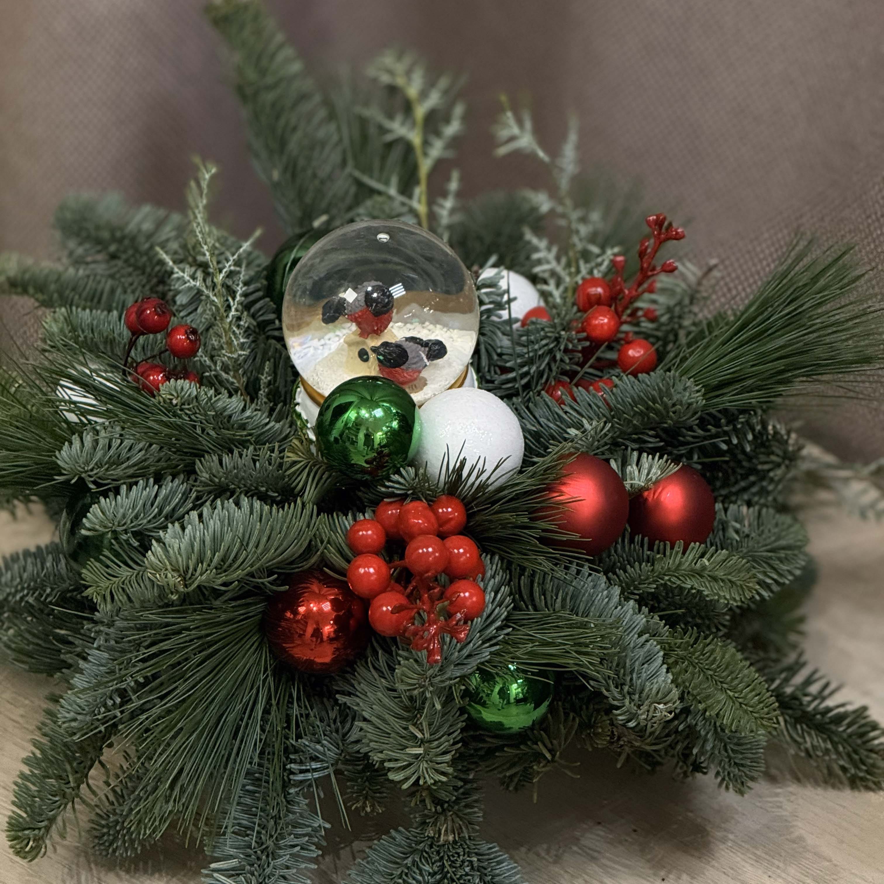 Новогодняя композиция "Снегири"