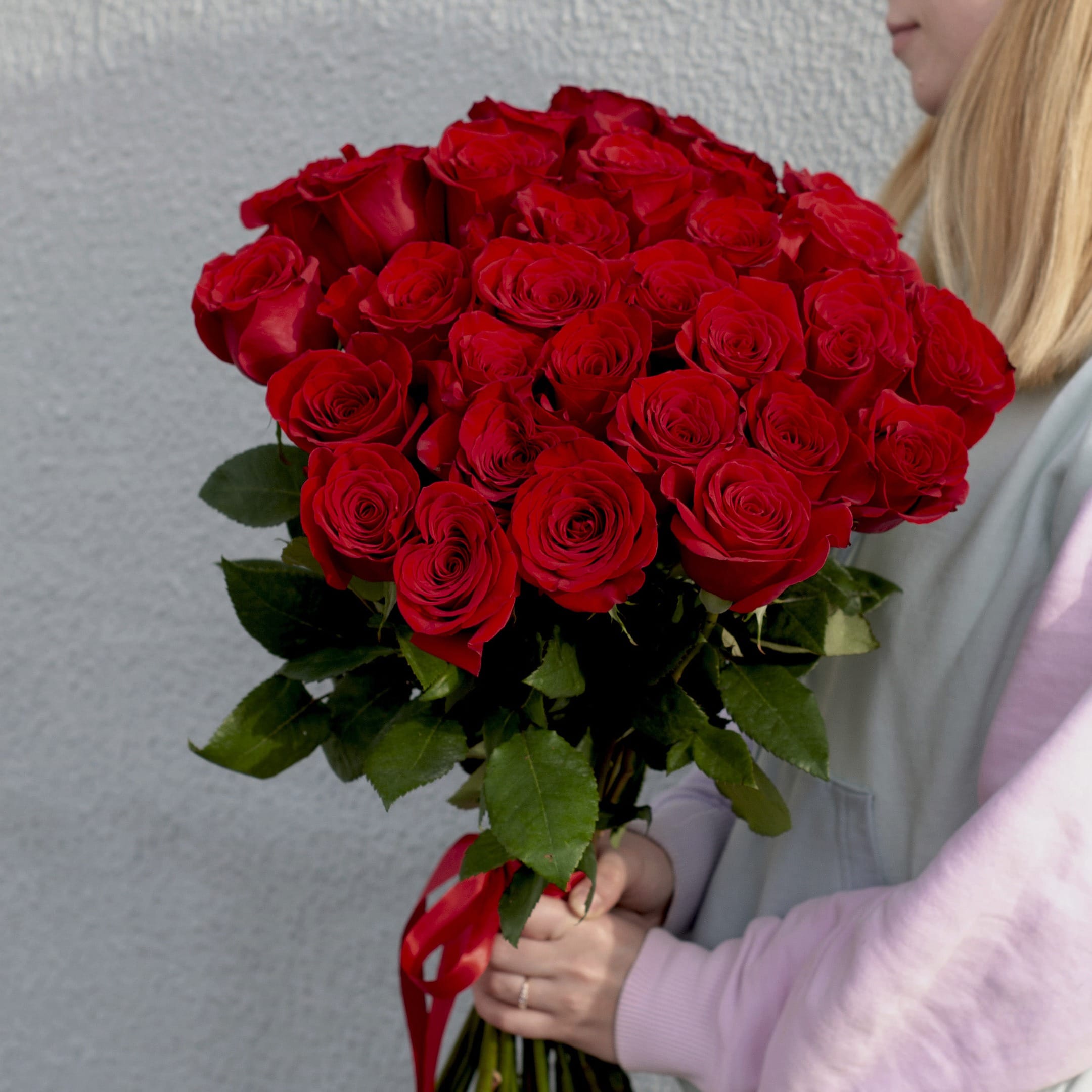 Букет роз "Бархат" 31 роза 50 см