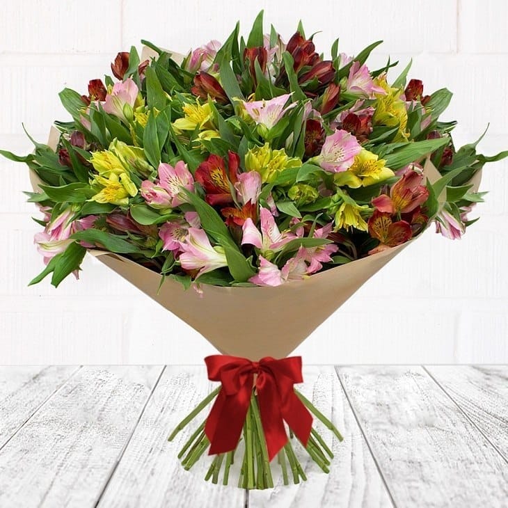 Букет из альстромерий "Чувства" 51 шт