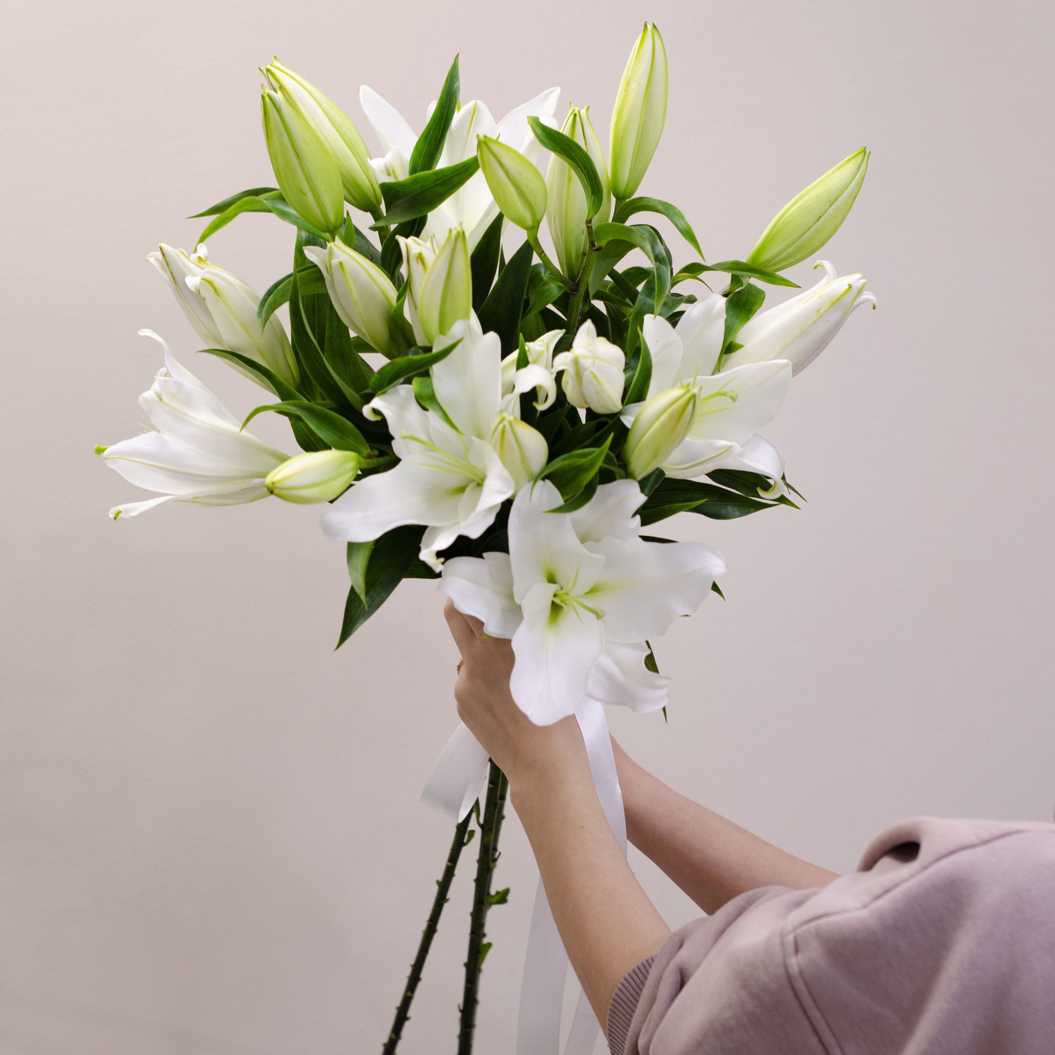 Букет лилий "Дымчатый туман"