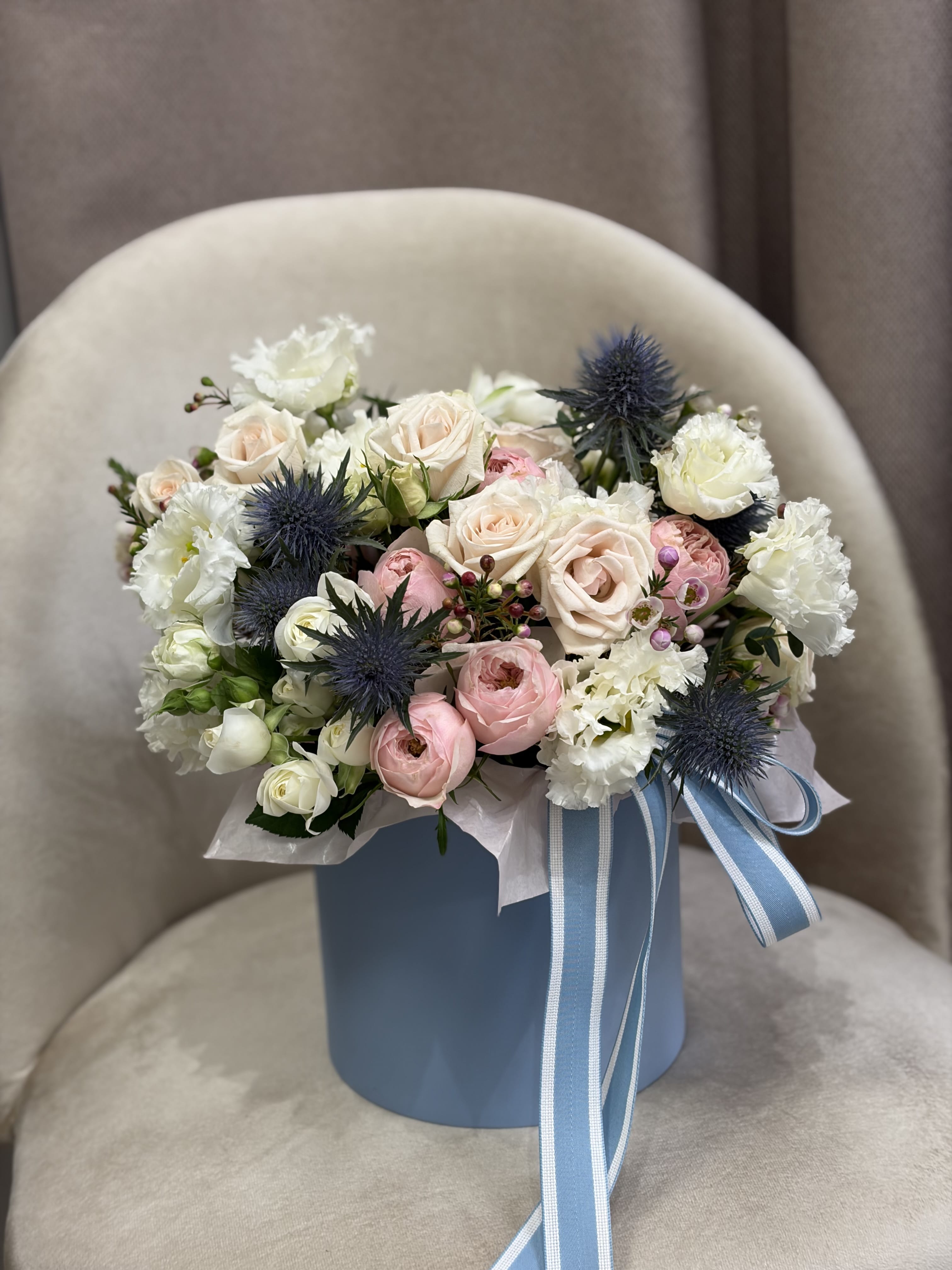 Композиция из цветов в коробке «Северное сияние»