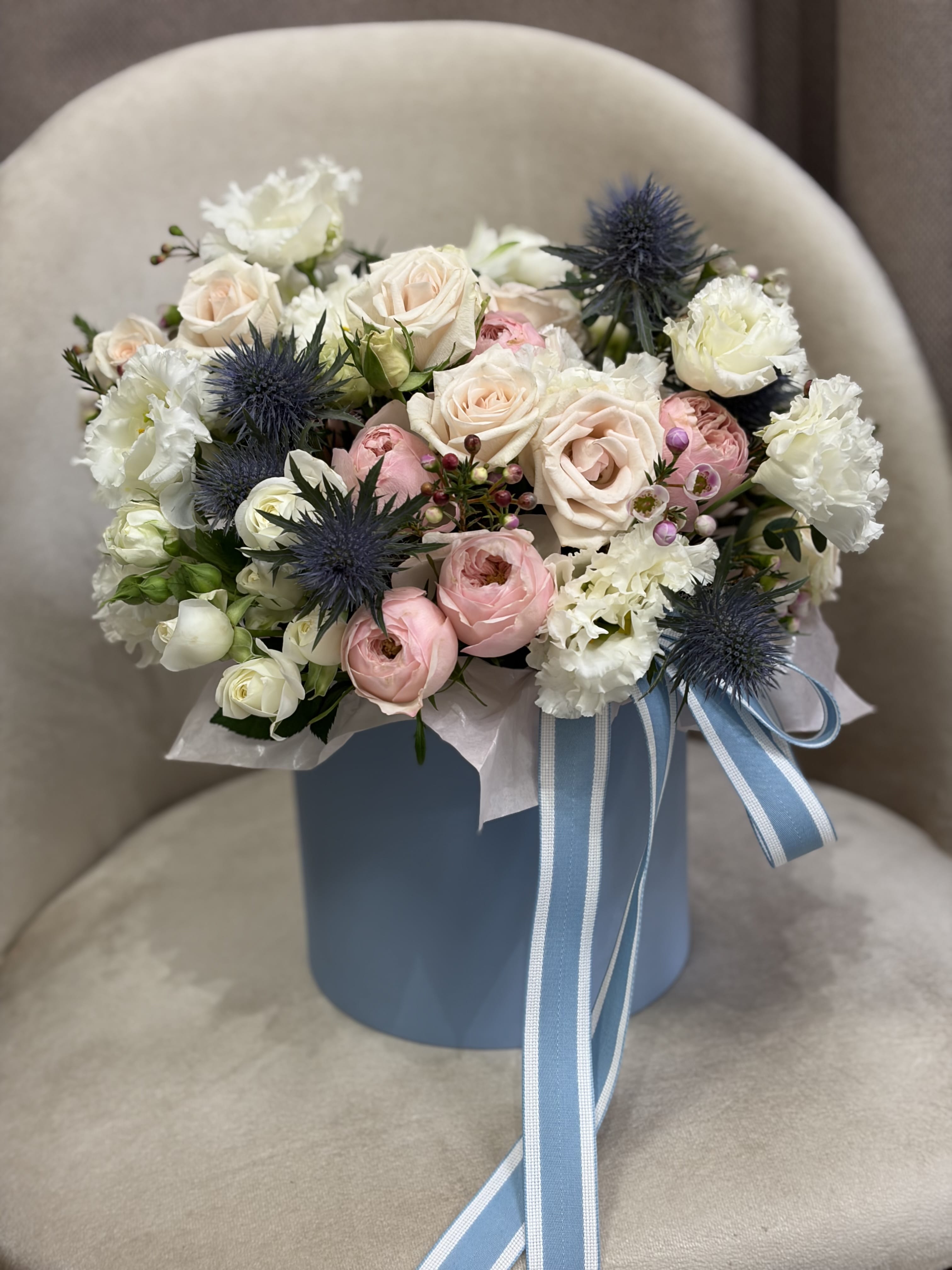 Композиция из цветов в коробке «Северное сияние»