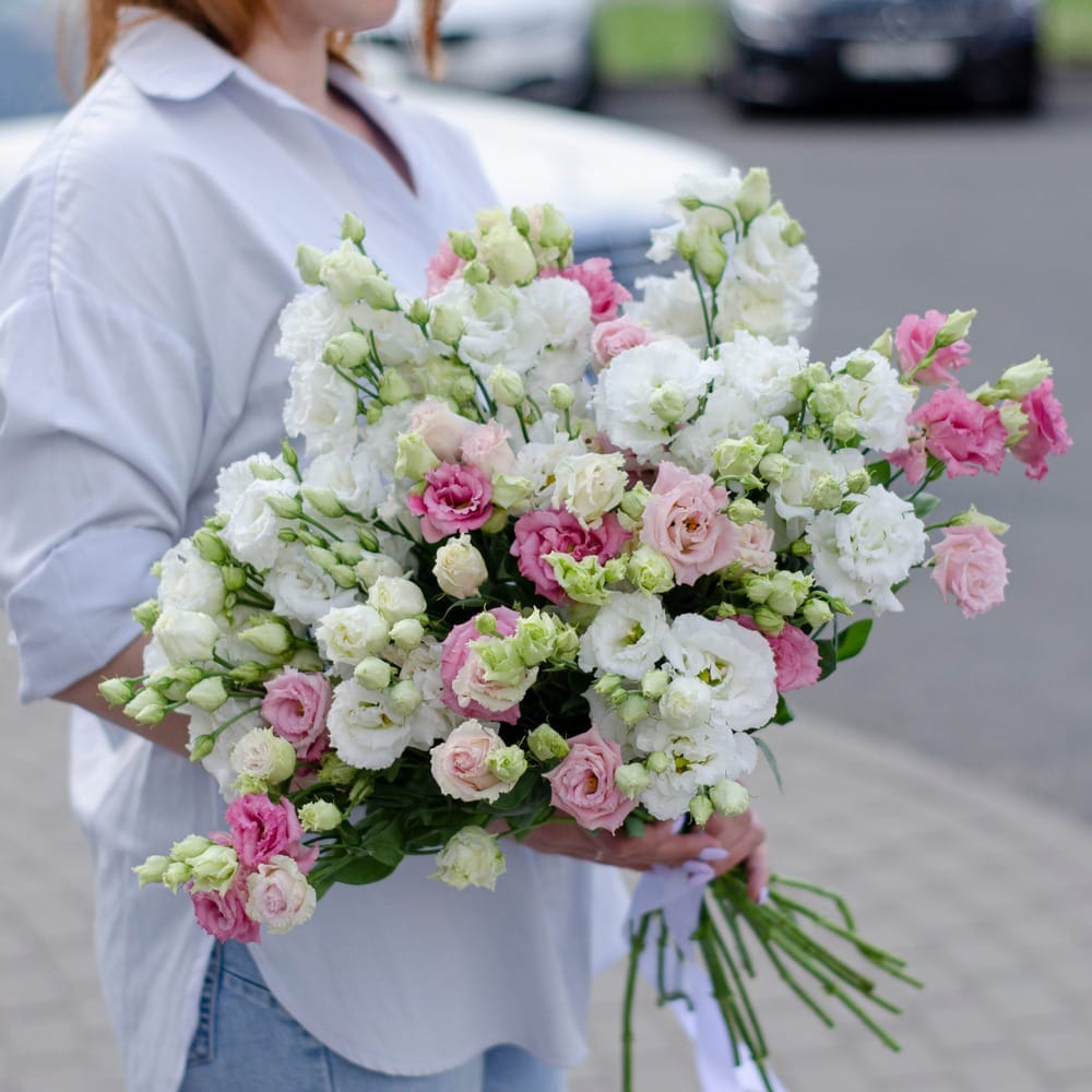 25 бело-розовых эустом