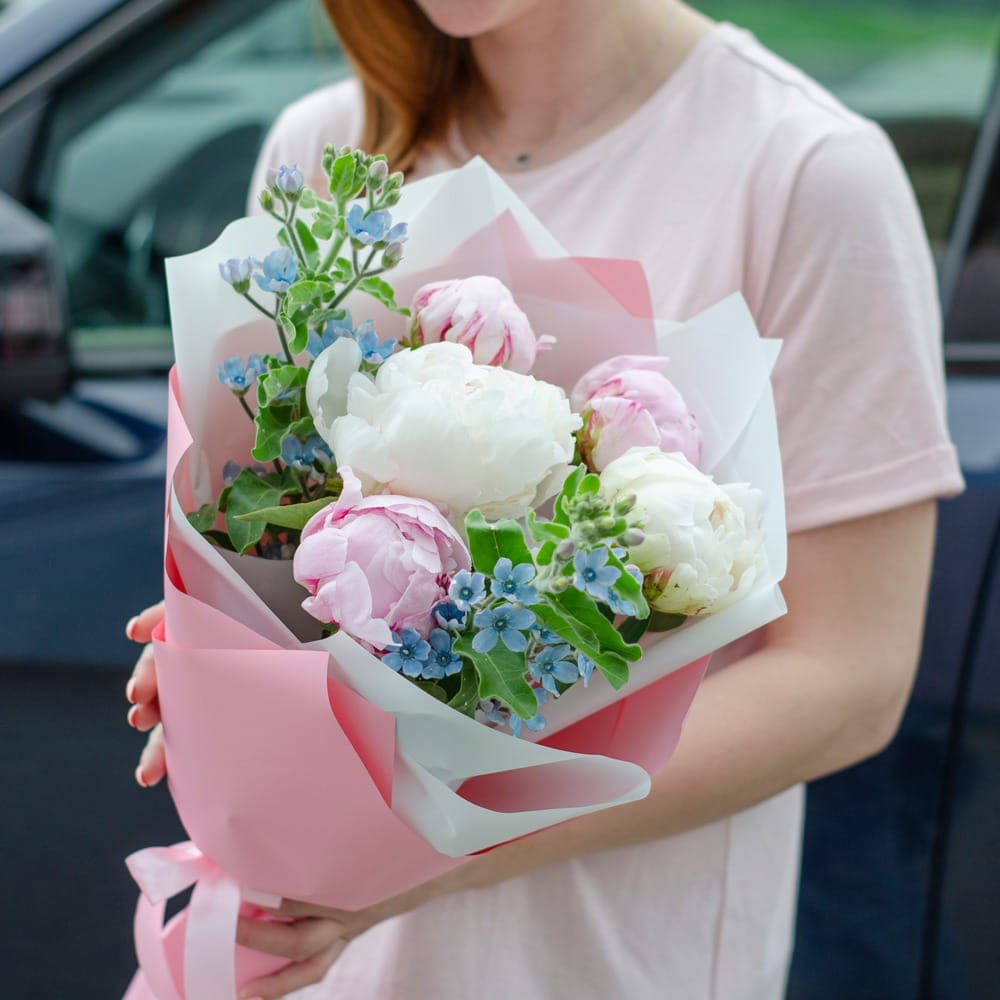 Букет "Пионы и оксипеталум"