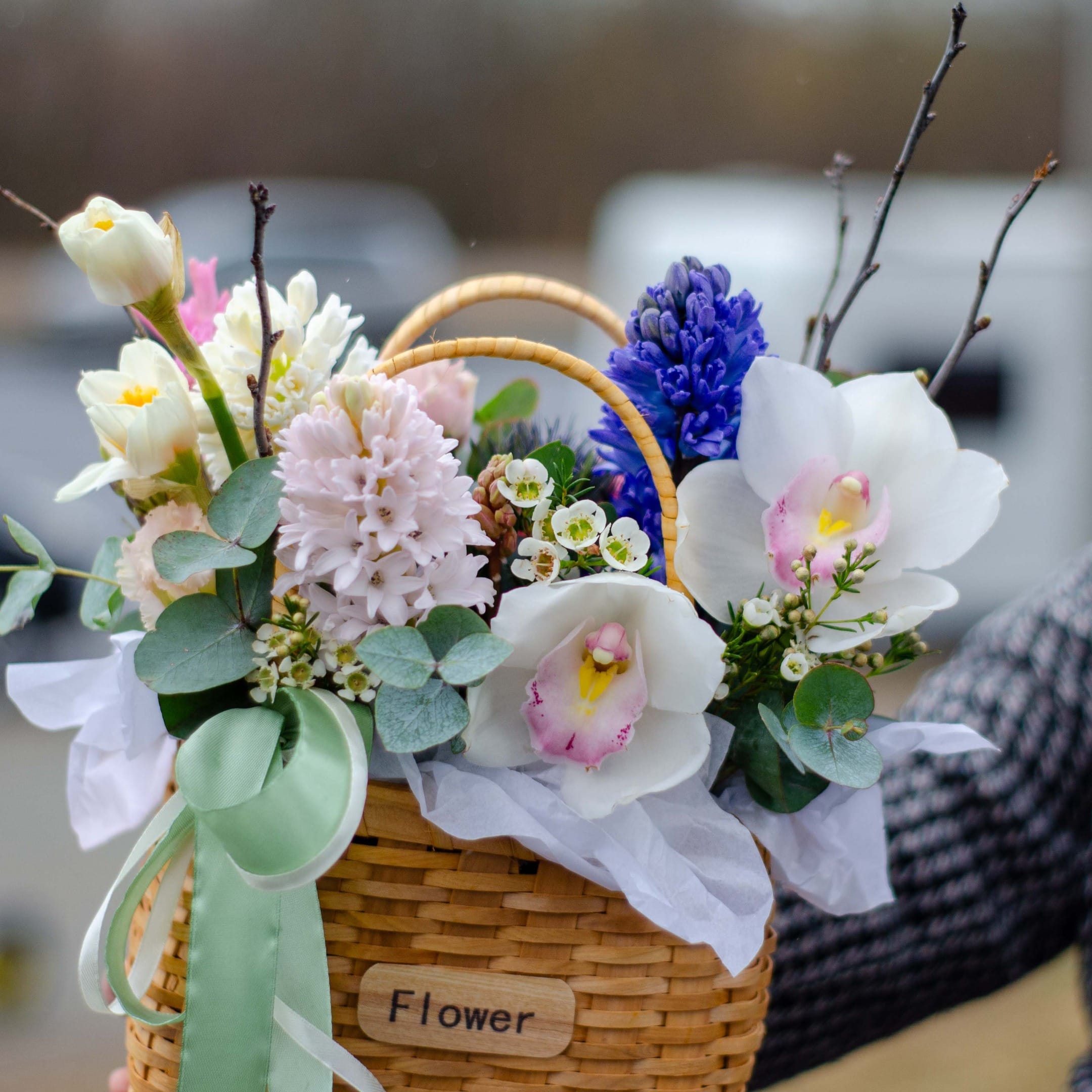 Композиция "Корзинка с гиацинтами"