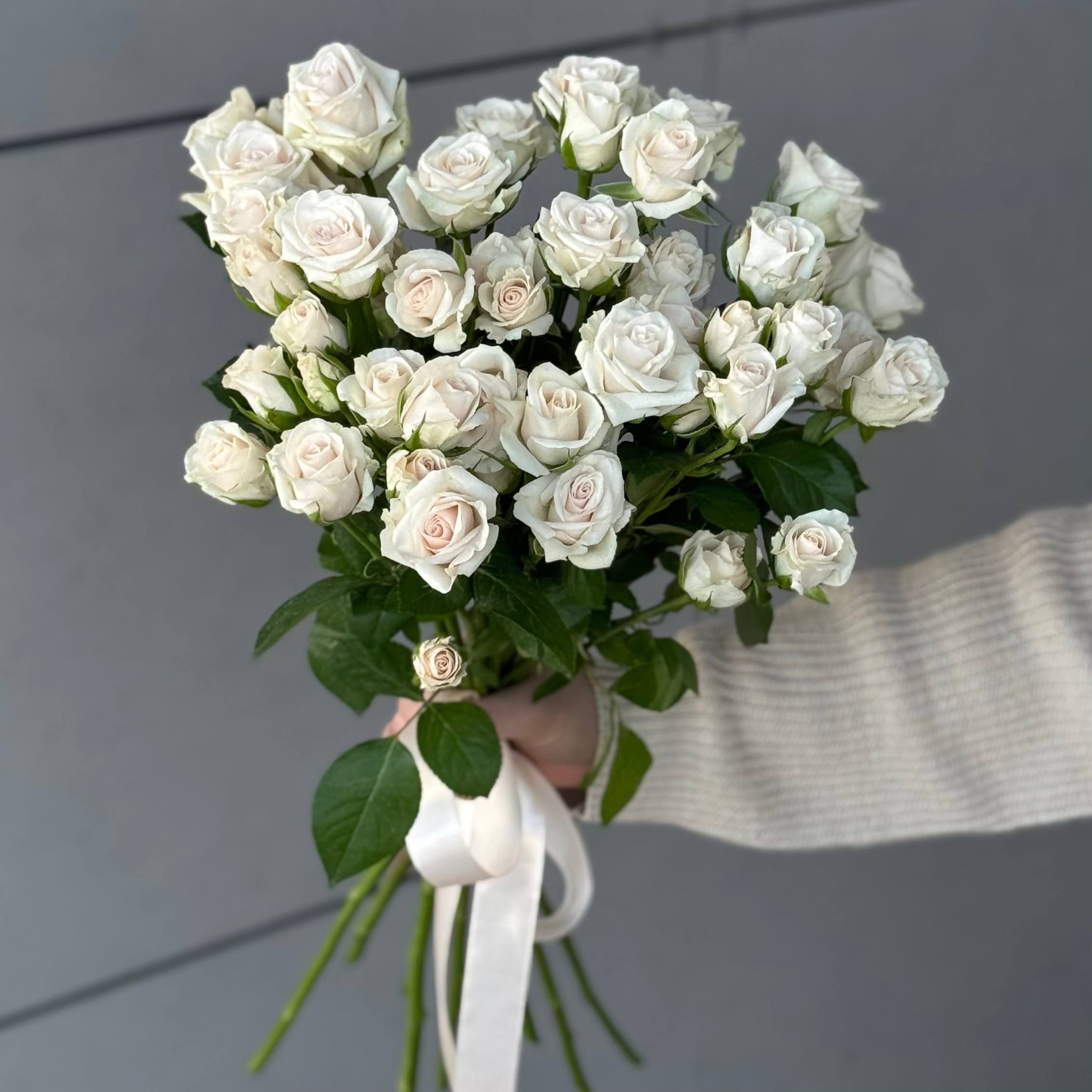 Букет кустовых роз "Жемчуг"