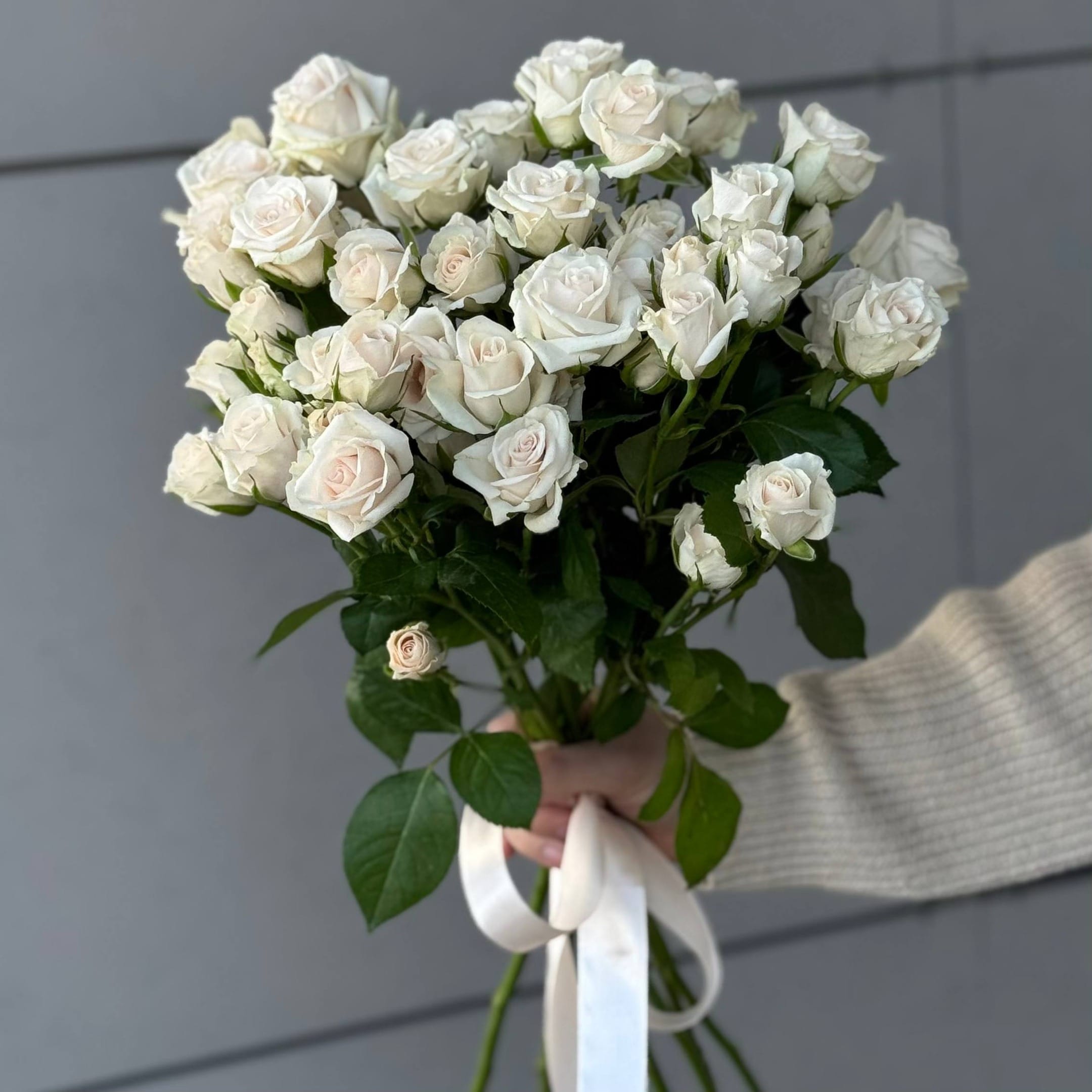 Букет кустовых роз "Жемчуг"