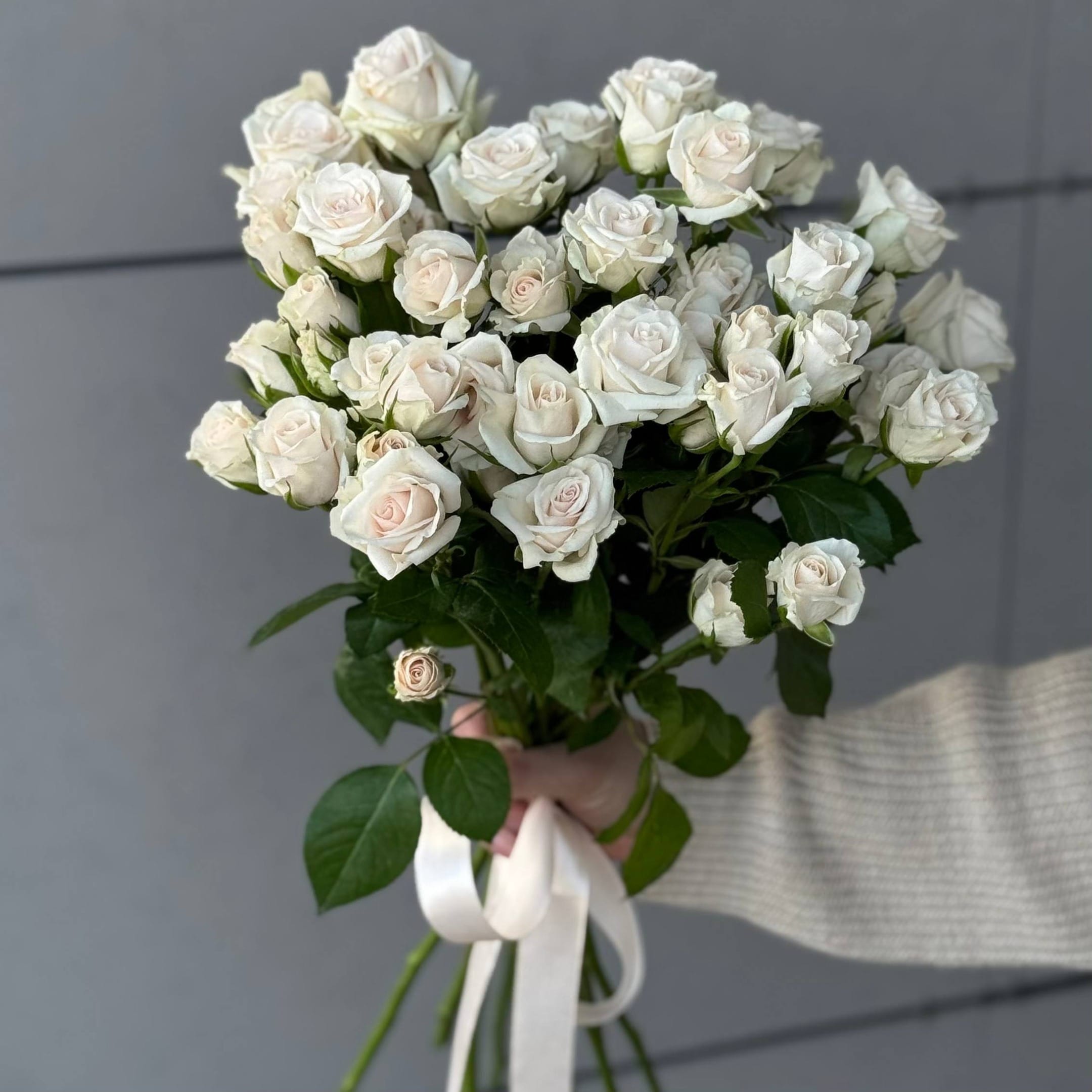 Букет кустовых роз "Жемчуг"