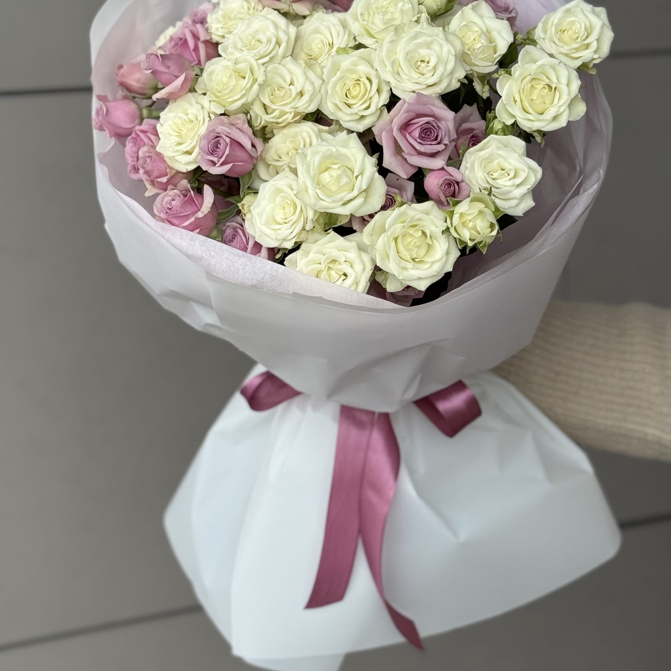 Букет кустовых роз "Сиреневый вихрь"