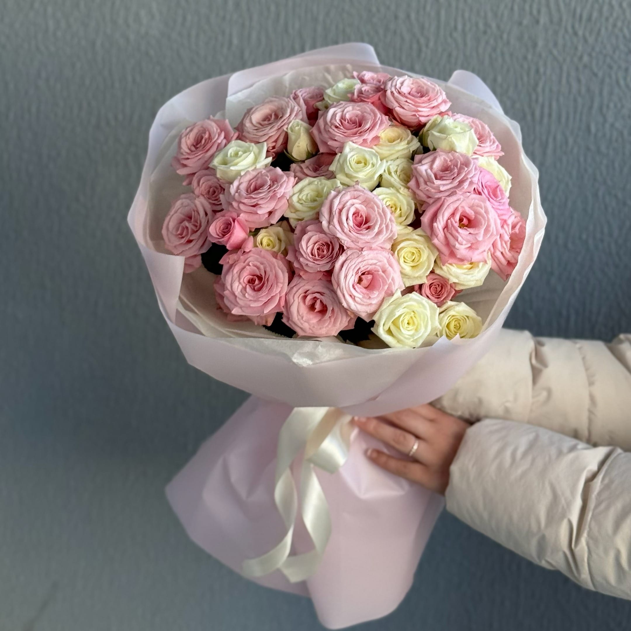 Букет кустовых роз "Нежный Ветерок"