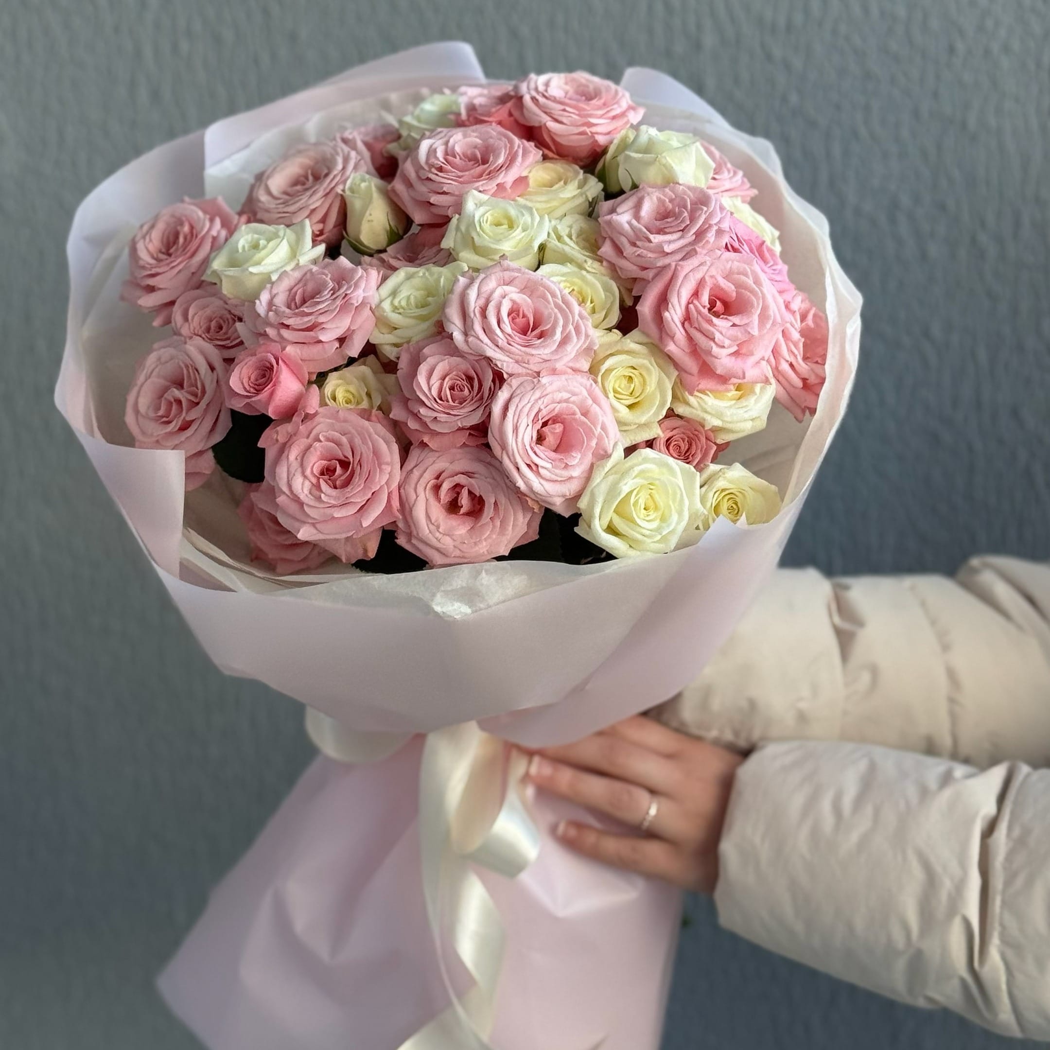 Букет кустовых роз "Нежный Ветерок"