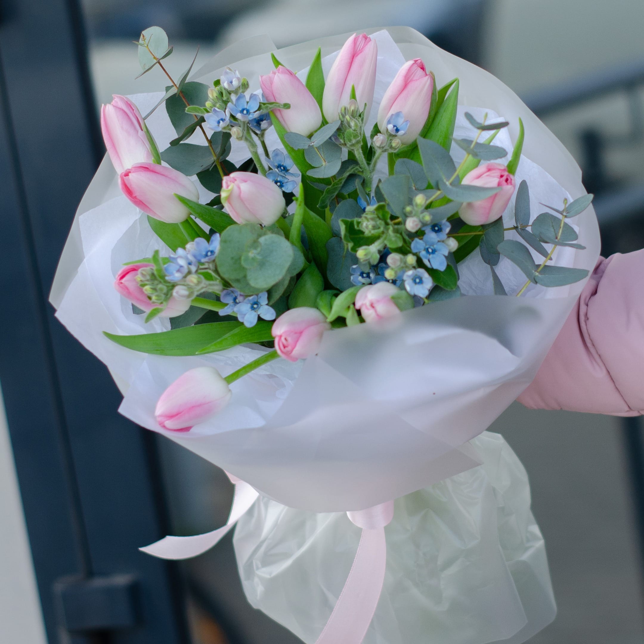 Букет "Тюльпаны с оксипеталумом"