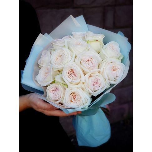 Букет роз "Санти" 15 роз Пионовидные розы